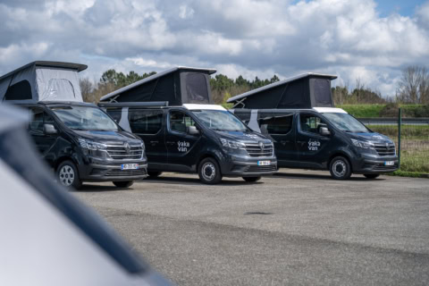 vans yakavan sur le parking