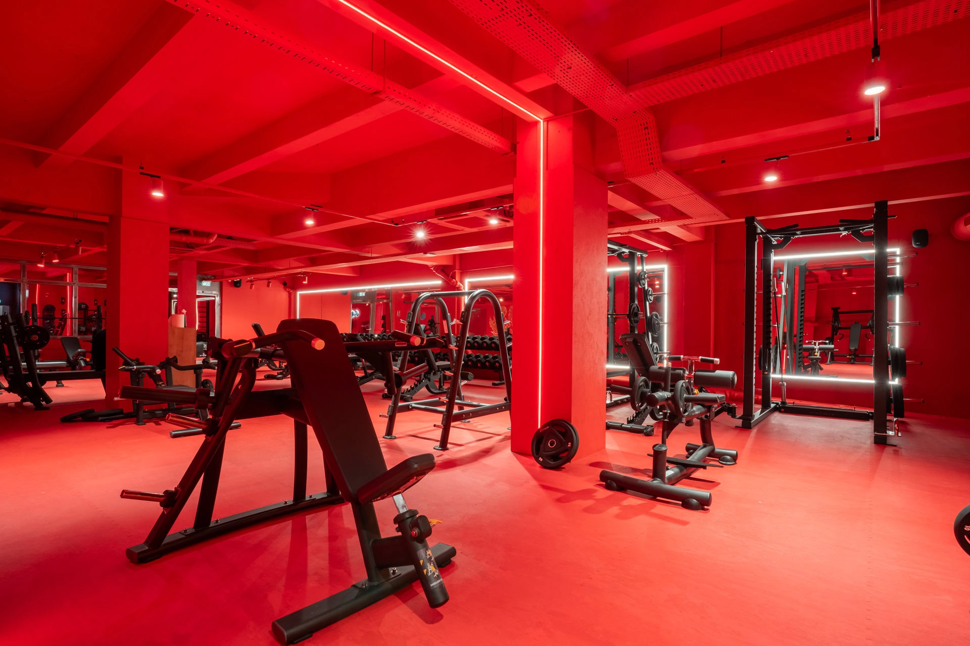 vue de l'intérieur d'une salle de cours collectif chez neoness