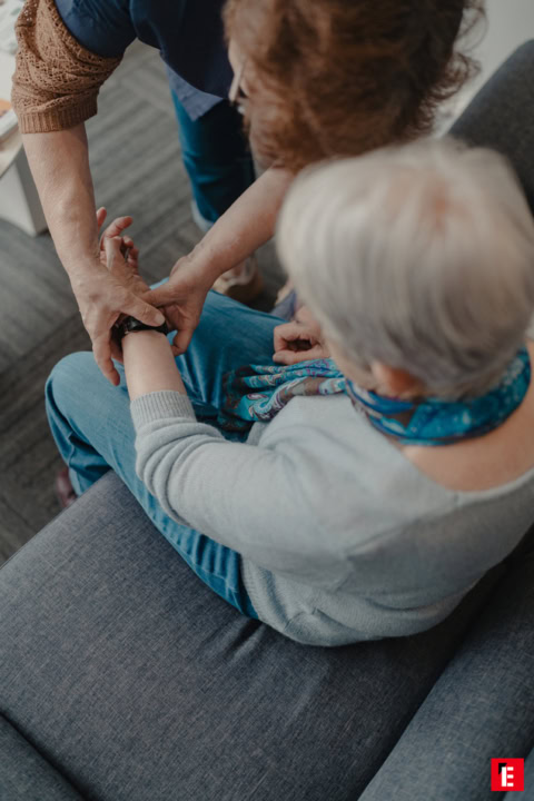 ajustement de montre connectée pour personne Âgée