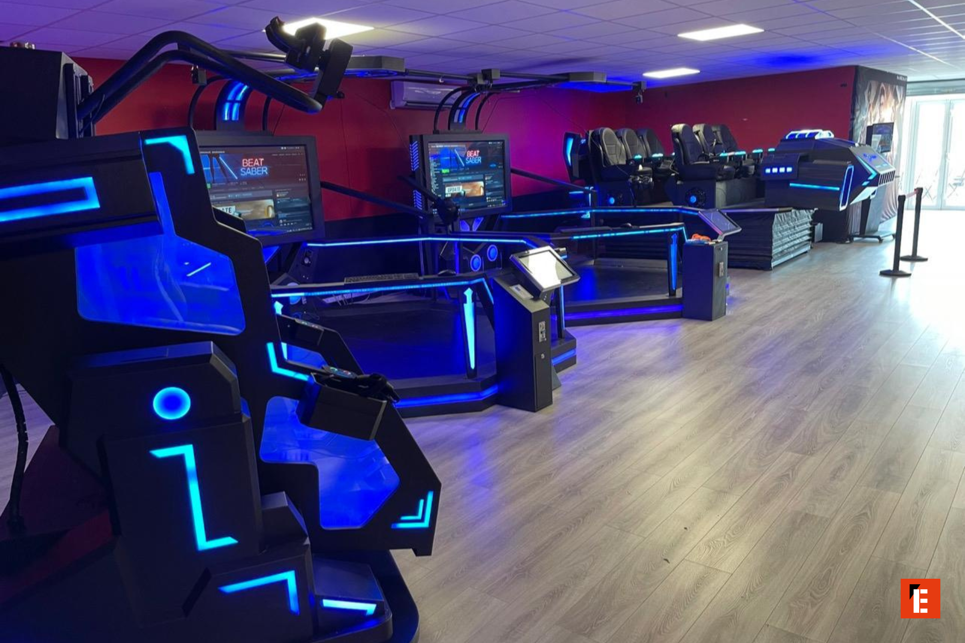 centre vr futuriste: arcade et simulateurs immersifs