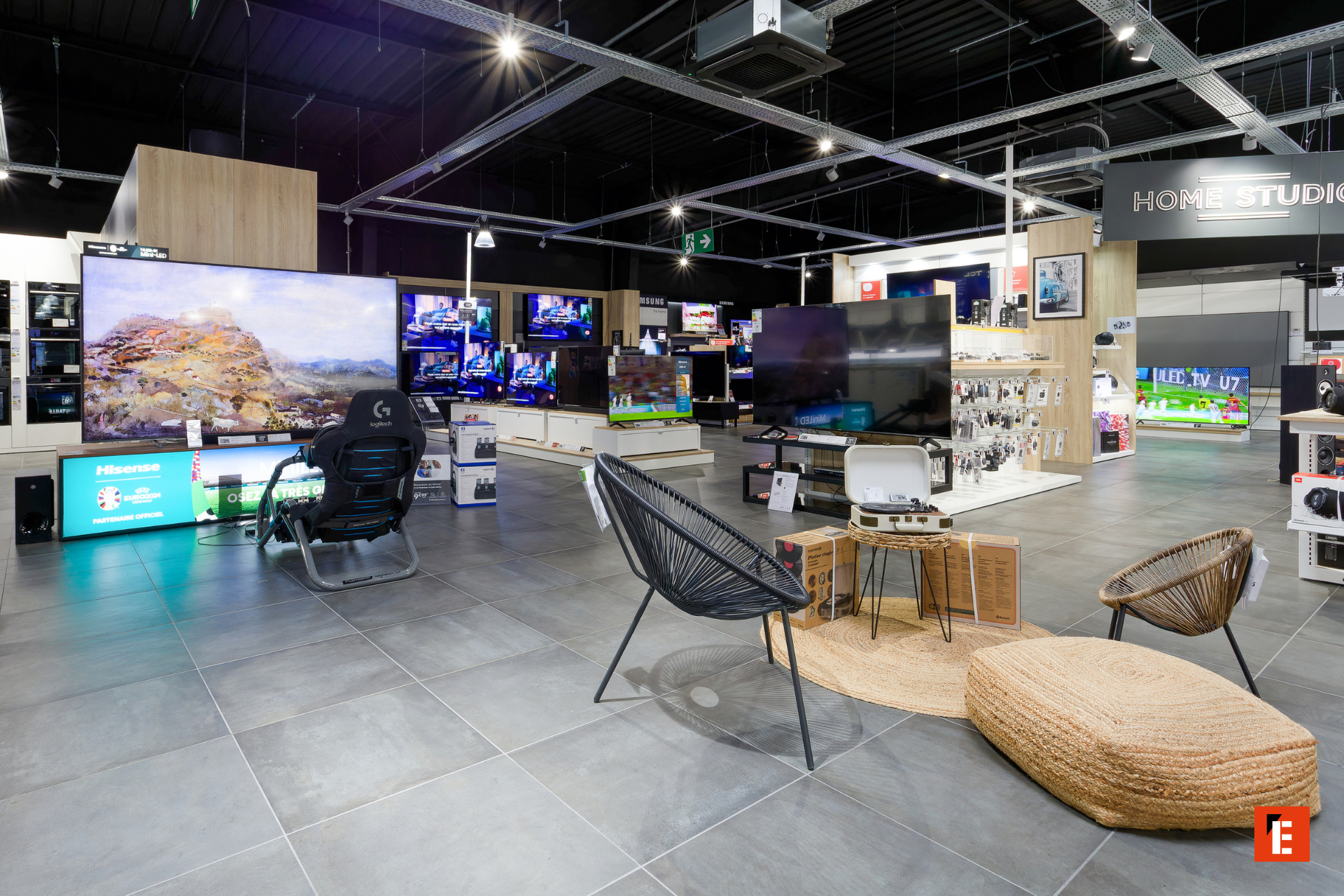 showroom Électronique : téléviseurs, audio et coin détente