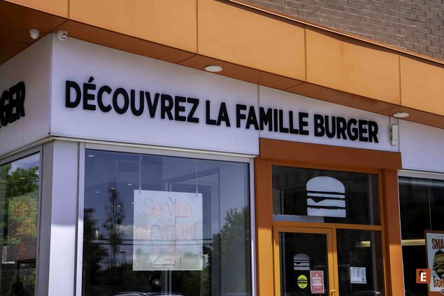 façade orange dun restaurant burger moderne