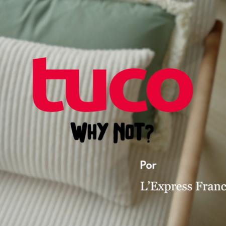 cojín crema acanalado con logo rojo de tuco