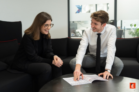 révision collaborative de documents au bureau