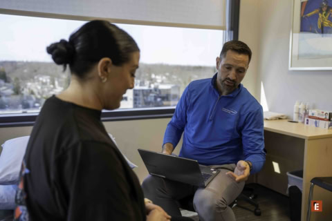 consultation médicale en clinique avec dossier numérique