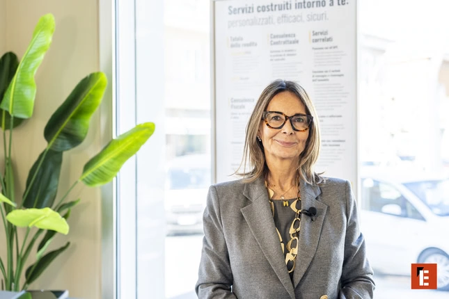 intervista a donna professionale in ufficio