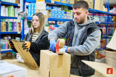 embalaje en almacén: trabajo en equipo y seguridad