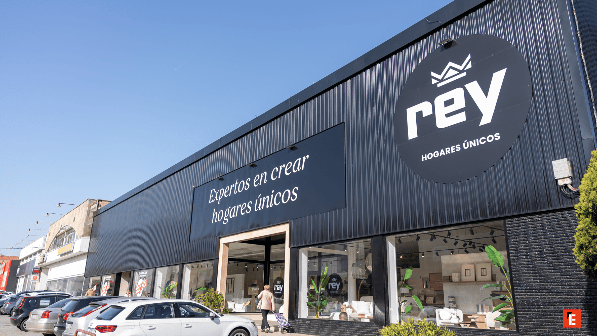 entrada tienda muebles rey