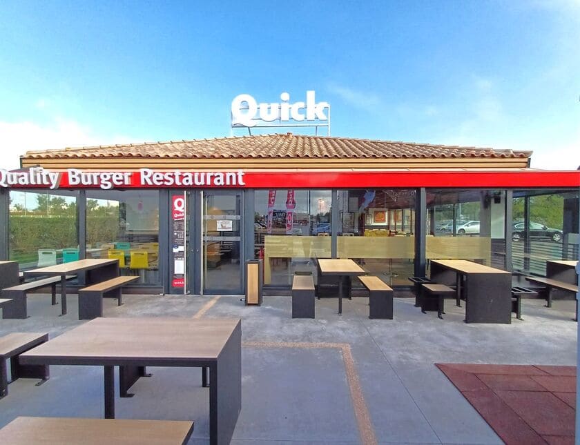 entrada y mesas restaurante quick