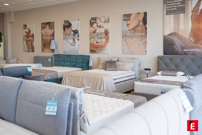 esposizione materassi e letti imbottiti moderni