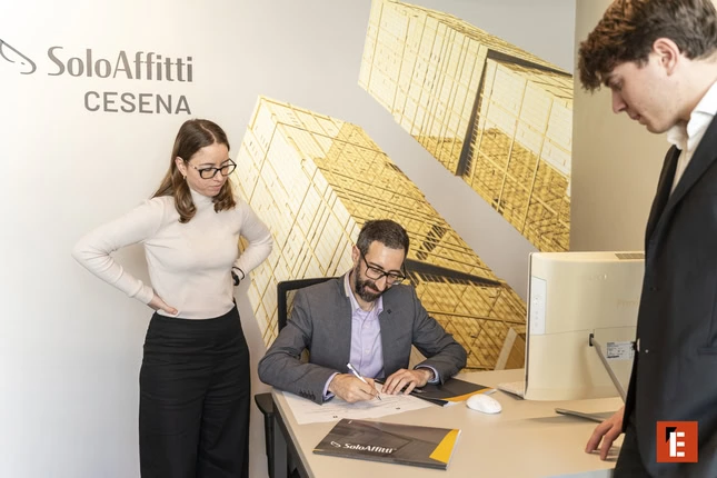 firma contratto in agenzia soloaffitti cesena