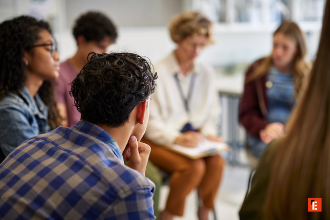giovani in cerchio: discussione e ascolto attivo