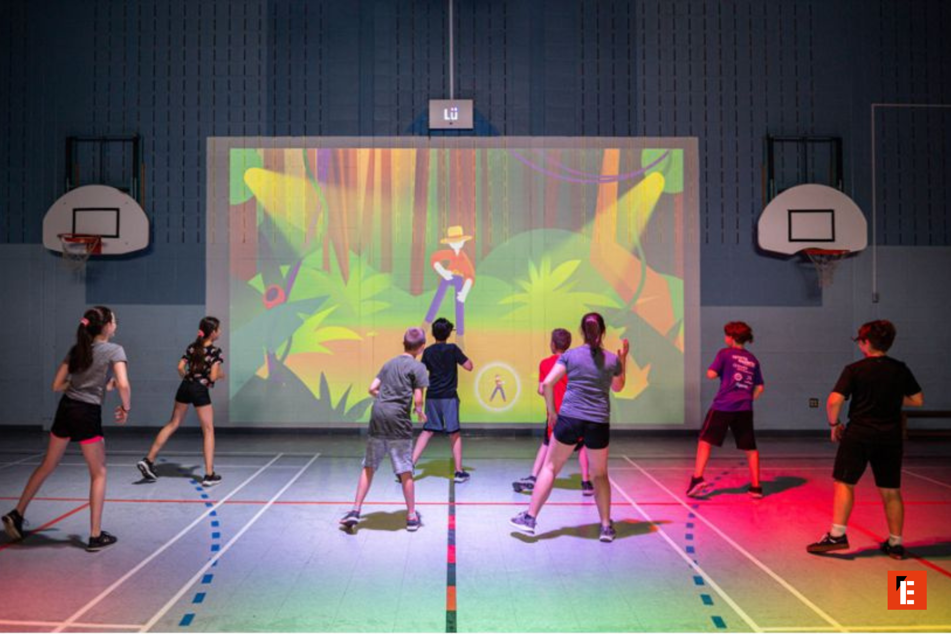 jeunes en atelier de danse interactive au gymnase