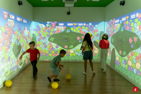 jeu immersif par projection murale pour enfants