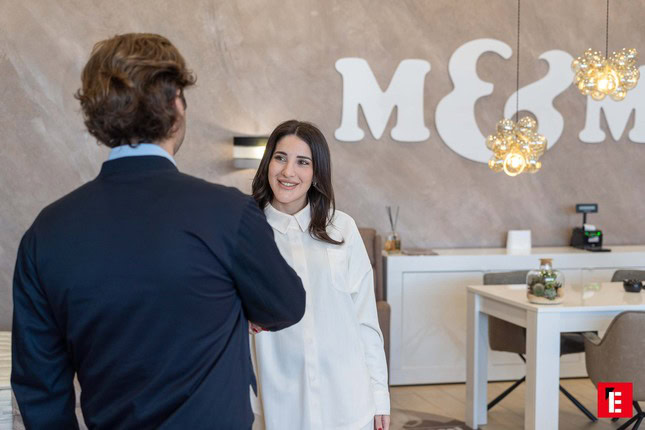 reception moderna: incontro accogliente e professionale