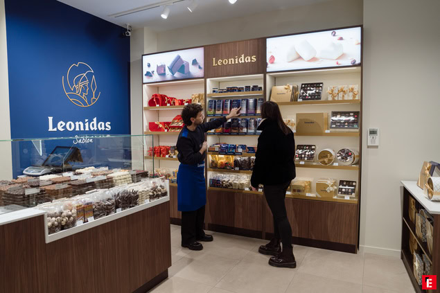 boutique leonidas: vetrina di cioccolato e regali