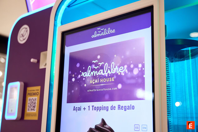 quiosco autoservicio açaí almalibre con pantalla táctil