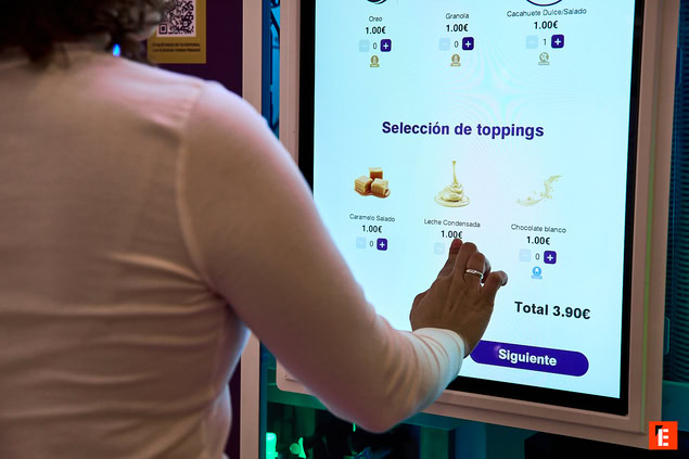 kiosco autoservicio para helados: selección de coberturas