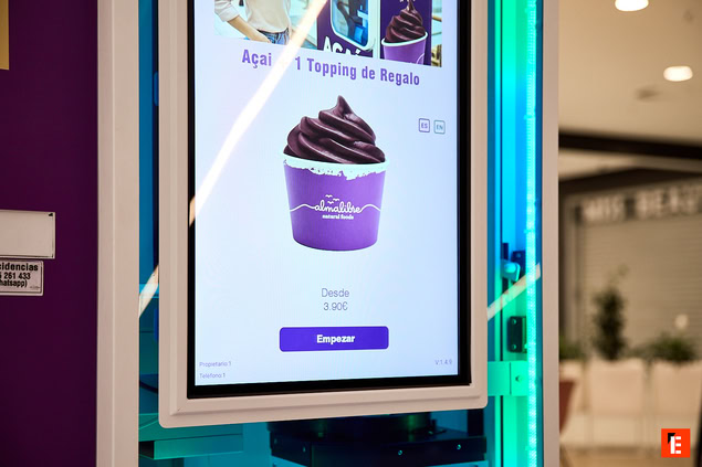 kiosco digital de açaí con oferta especial