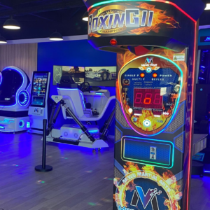 machine de boxe led dans salle darcade moderne