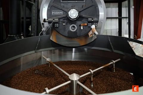 torréfacteur industriel de café et plateau de refroidissement