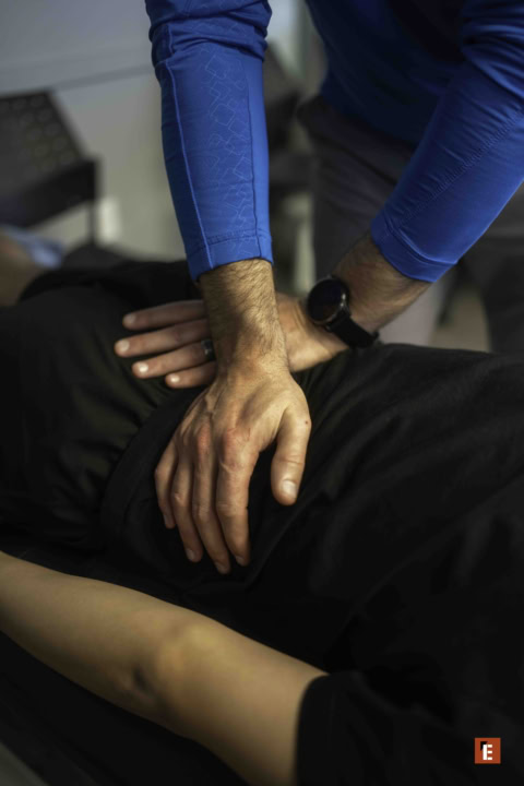 massage thérapeutique du dos par mains expertes