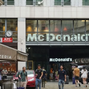 mcdo kfc dans la rue