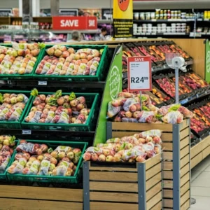 mele confezionate in supermercato, esposizione promozionale