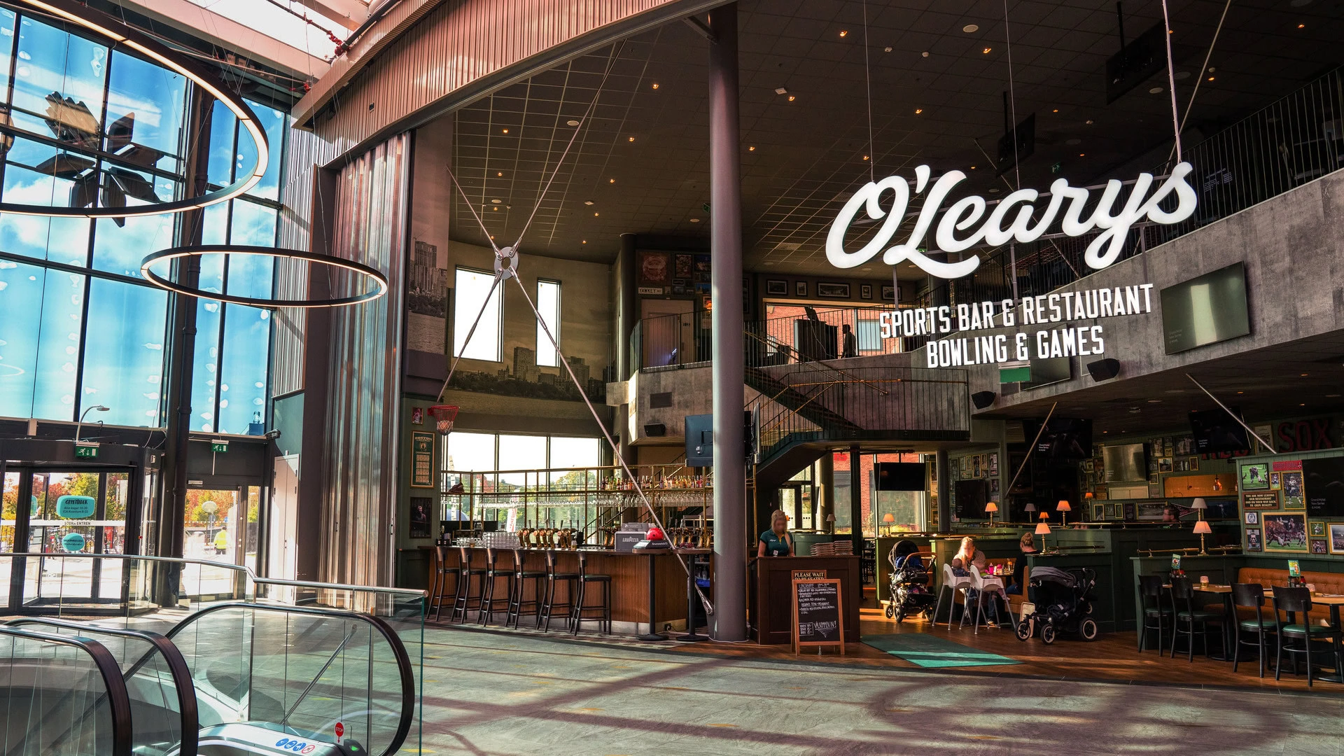 olearys sportsbar: mezzanin, bowling und bar