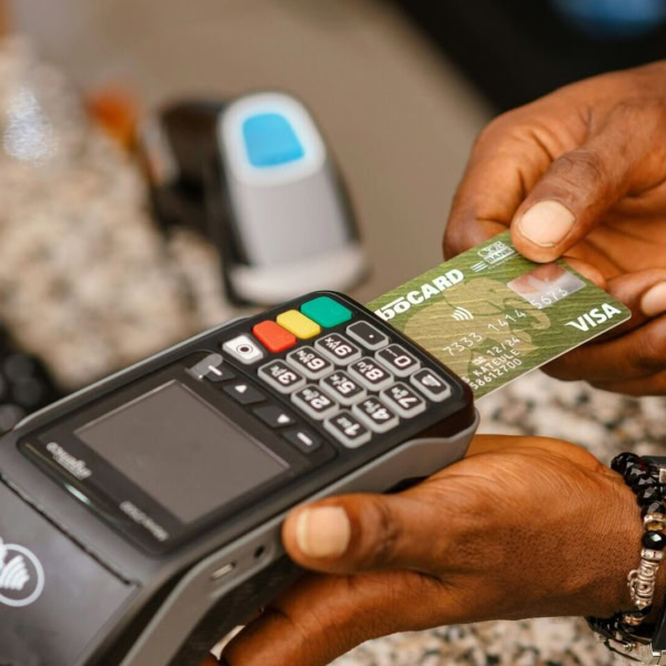 pagamento senza contatto con carta visa verde