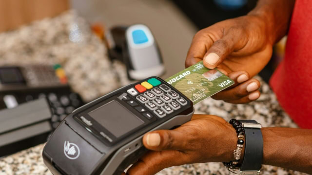 pagamento senza contatto con carta visa verde