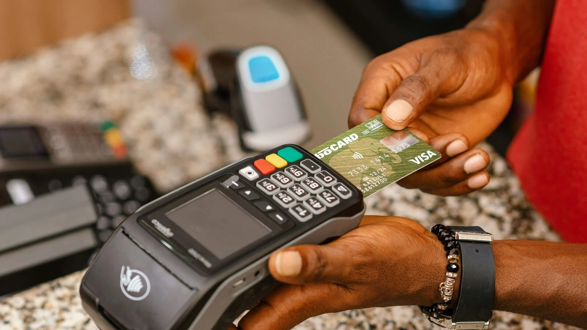 pagamento senza contatto con carta visa verde