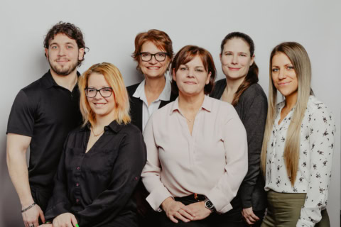 portrait dÉquipe en studio professionnel et chaleureux