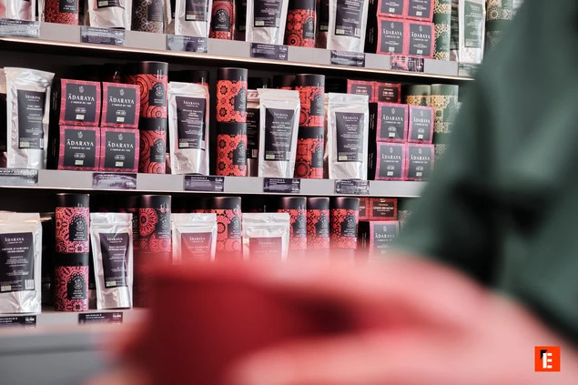 rayon thé artisanal emballages rouge et noir