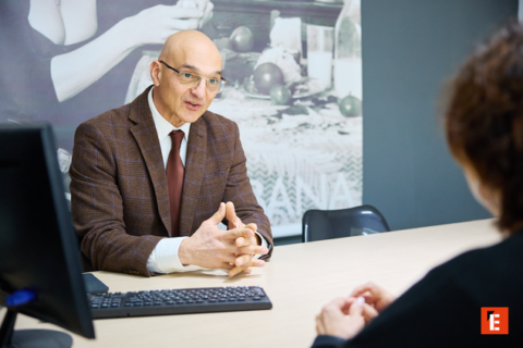 reunión de consulta en oficina profesional