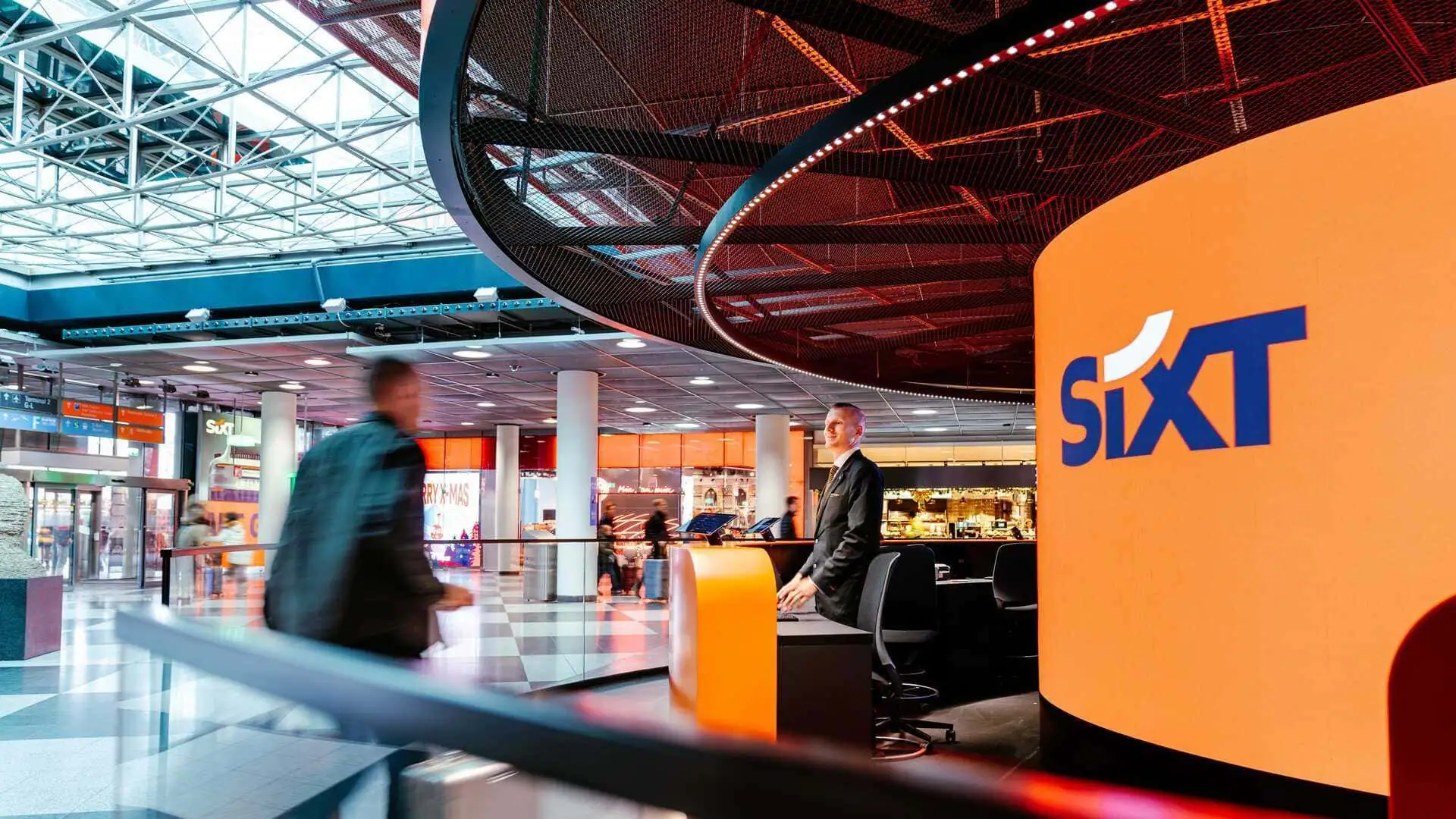 sixt mietwagen schalter im modernen flughafen terminal