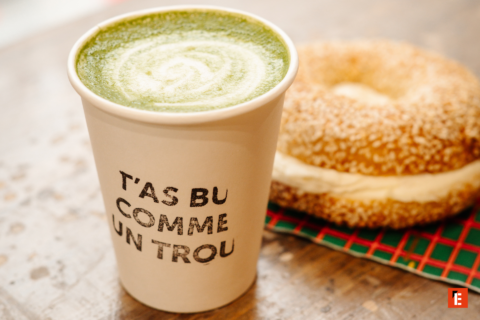 latte matcha et bagel au sésame