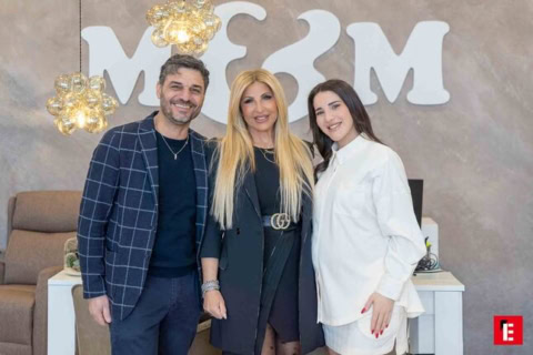 team alla reception del salone elegante m&m