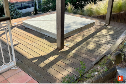 terrasse en bois avec couvercle de spa intégré