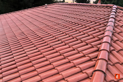 toit en tuiles terre cuite — rangées diagonales