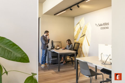 ufficio moderno soloaffitti cesena con colleghi