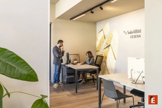 ufficio moderno soloaffitti cesena con colleghi