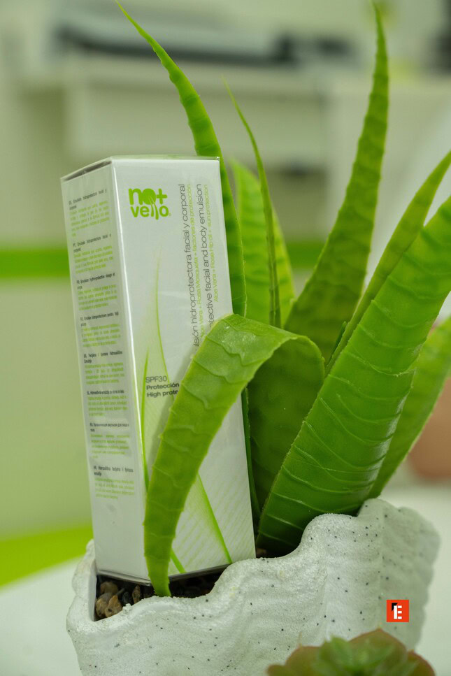 boîte aloe vera spf30, présentation naturelle verte