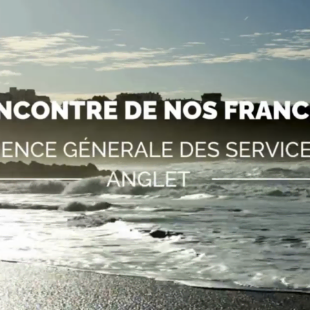 anglet plage au coucher de soleil et phare