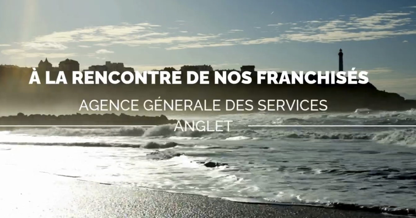 anglet plage au coucher de soleil et phare