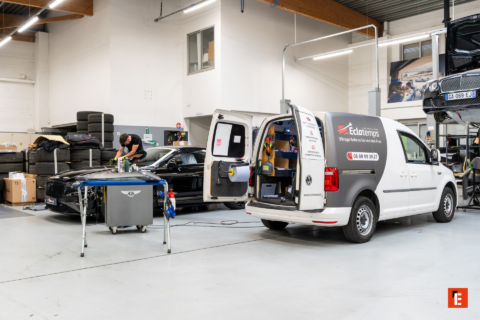 atelier auto professionnel avec fourgon de service mobile