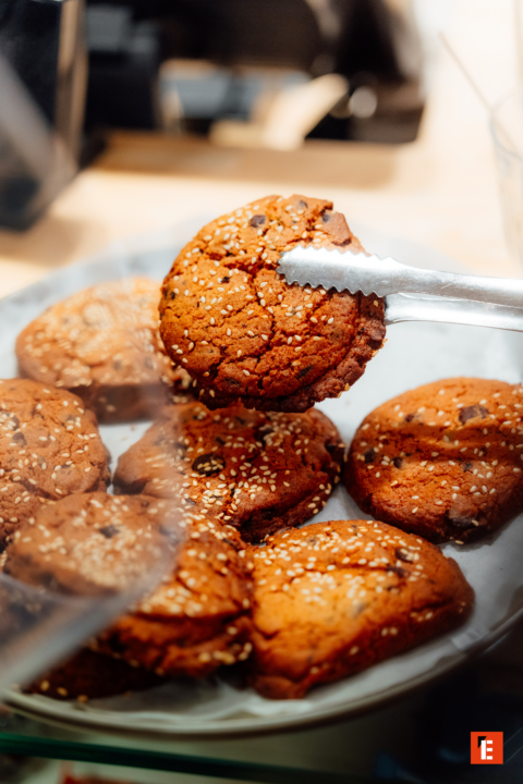biscuits sésame et pépites de chocolat dorés