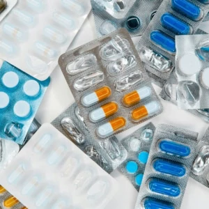 blister di pillole e capsule assortite