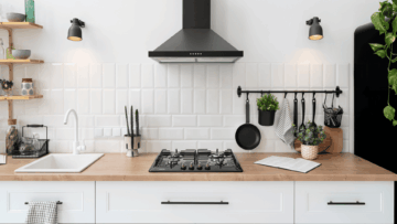 cocina blanca y negra de estilo escandinavo