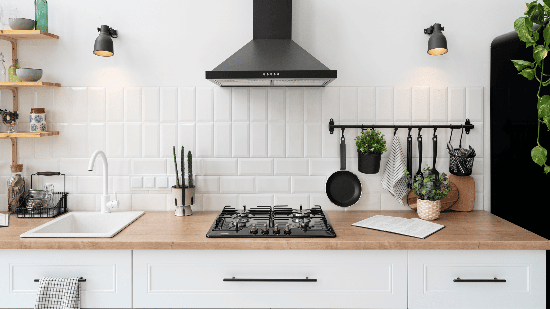 cocina blanca y negra de estilo escandinavo